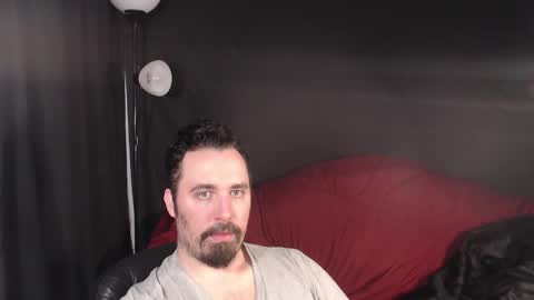 Snapshot of xmetalstudx chatting on 02/10/25, 02:08 MetalstudMaster online show from 02/10/25, 02:08