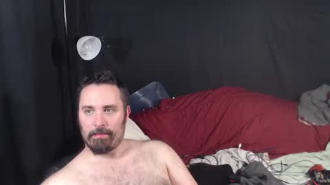 Snapshot of xmetalstudx chatting on 10/25/25, 04:09 MetalstudMaster online show from 10/25/25, 04:09