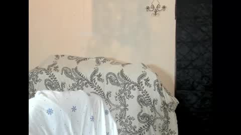 Snapshot of xmetalstudx chatting on 11/14/25, 03:05 MetalstudMaster online show from 11/14/25, 03:05