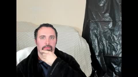 Snapshot of xmetalstudx chatting on 11/18/25, 03:23 MetalstudMaster online show from 11/18/25, 03:23