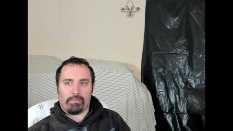 Snapshot of xmetalstudx chatting on 11/18/25, 09:41 MetalstudMaster online show from 11/18/25, 09:41