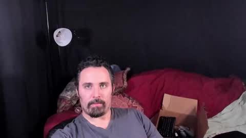 Snapshot of xmetalstudx chatting on 11/26/25, 01:50 MetalstudMaster online show from 11/26/25, 01:50