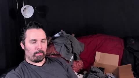 Snapshot of xmetalstudx chatting on 12/01/25, 06:51 MetalstudMaster online show from 12/01/25, 06:51