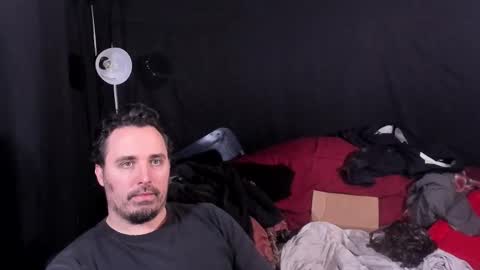 Snapshot of xmetalstudx chatting on 12/15/25, 04:28 MetalstudMaster online show from 12/15/25, 04:28