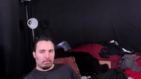 Snapshot of xmetalstudx chatting on 12/16/25, 02:38 MetalstudMaster online show from 12/16/25, 02:38