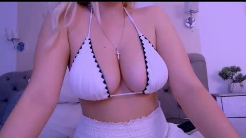 Snapshot of xnaominashx chatting on 03/10/25, 11:10 Naomi Nash online show from 03/10/25, 11:10