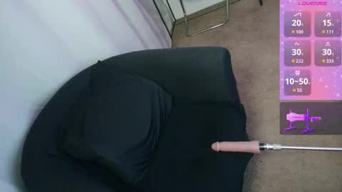 Snapshot of xo_kate chatting on 10/28/25, 01:42 Kate online show from 10/28/25, 01:42