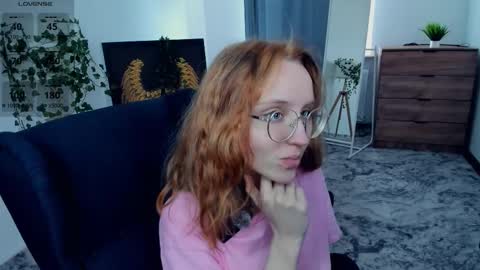 Snapshot of xo_lil_dream chatting on 10/16/25, 07:20 Kylie online show from 10/16/25, 07:20