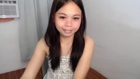 Snapshot of xo_worth_it chatting on 05/13/26, 04:43 nathalie online show from 05/13/26, 04:43