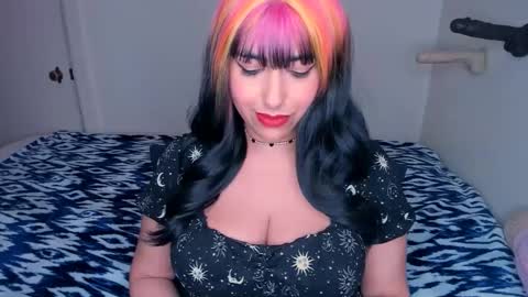 Snapshot of xocurvyrae chatting on 02/27/25, 04:41 Rae online show from 02/27/25, 04:41