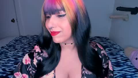 Snapshot of xocurvyrae chatting on 03/05/25, 12:16 Rae online show from 03/05/25, 12:16