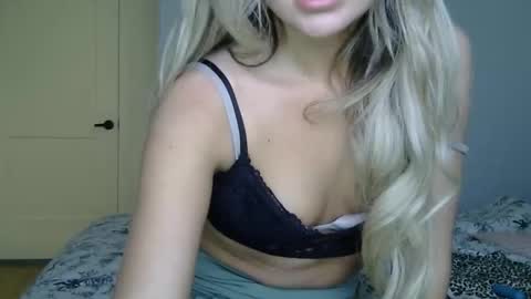 Snapshot of xoxolala32 chatting on 05/10/26, 09:31 Lacey Loo online show from 05/10/26, 09:31