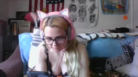 Snapshot of xpumpkincakesx chatting on 03/21/26, 07:06 Pumpkin online show from 03/21/26, 07:06