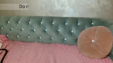 Snapshot of xqueencarox chatting on 09/23/25, 11:41 xqueencarox online show from 09/23/25, 11:41