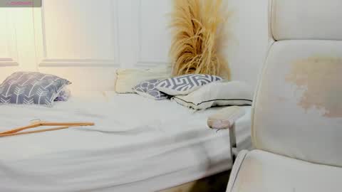 Snapshot of xrystal_and_danne chatting on 01/29/25, 11:35 Xrystal and Danne online show from 01/29/25, 11:35