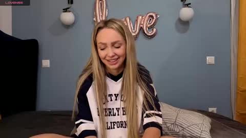 Snapshot of xsexycouples chatting on 03/01/25, 08:21 AnnaMaee online show from 03/01/25, 08:21