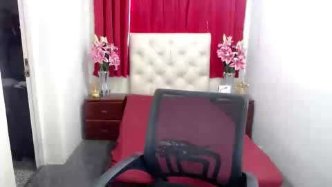 Snapshot of xsexyninedollx chatting on 02/18/25, 12:04 Cleo de nile online show from 02/18/25, 12:04