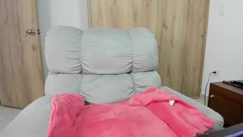 Hellen Sofia instagram hellen5546 online show from 04/17/26, 08:01