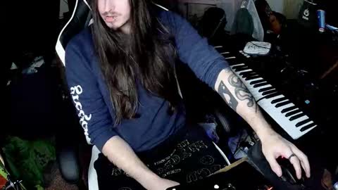 Snapshot of xthedamnedx chatting on 11/18/25, 01:04 GothBF online show from 11/18/25, 01:04