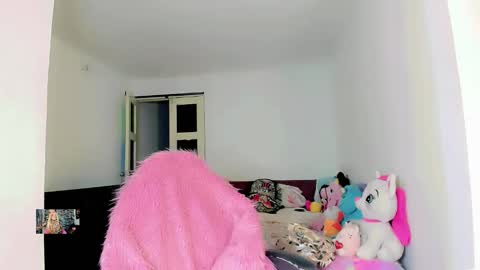 Snapshot of xthesexyboyx chatting on 01/19/25, 04:12 Femboy Exotic online show from 01/19/25, 04:12