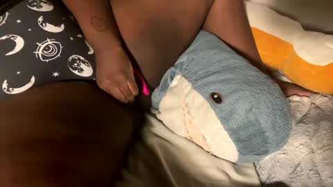 Snapshot of xunrichkitschbitchx chatting on 12/15/24, 07:02 Syd online show from 12/15/24, 07:02