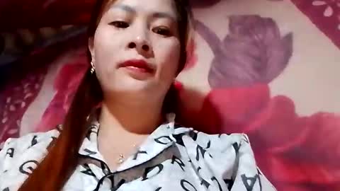 xuxulove00 online show from 12/16/25, 12:37