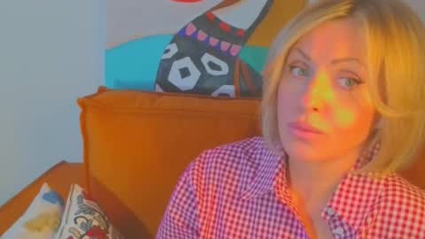 xvaleriax0 online show from 02/25/26, 04:49