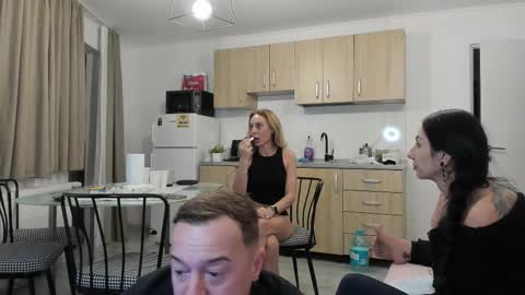 Snapshot of xveryhotcouple chatting on 11/03/25, 06:31 xveryhotcouple online show from 11/03/25, 06:31