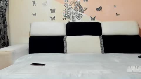 Snapshot of xveryhotcouple chatting on 11/30/25, 05:44 xveryhotcouple online show from 11/30/25, 05:44