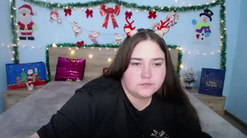 Snapshot of xx_daniella_xx chatting on 12/12/24, 10:42 xx daniella xx online show from 12/12/24, 10:42