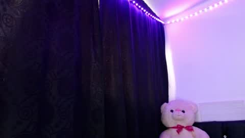 Snapshot of xx_johnson_xx chatting on 06/10/26, 11:53 VALE online show from 06/10/26, 11:53