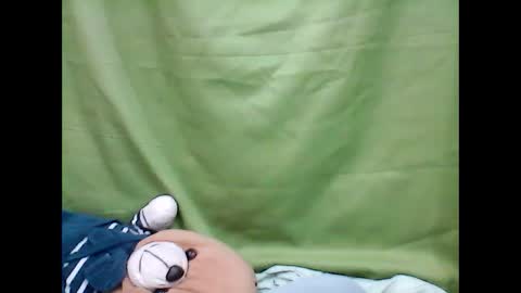 Snapshot of xx_winwin_xx chatting on 12/20/24, 08:28 Mariel online show from 12/20/24, 08:28