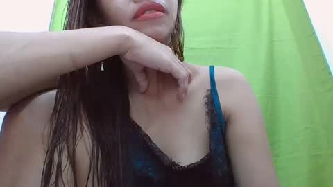 Snapshot of xx_winwin_xx chatting on 01/18/25, 11:33 Mariel online show from 01/18/25, 11:33