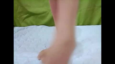 Snapshot of xx_winwin_xx chatting on 09/20/25, 04:35 Mariel online show from 09/20/25, 04:35