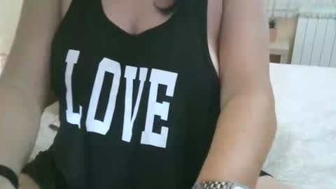 Snapshot of xxalexis chatting on 09/16/25, 02:40 HotMomAlex online show from 09/16/25, 02:40