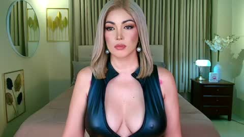 Snapshot of xxbedroombeautyxx chatting on 08/05/26, 12:46 MISS NATALIA online show from 08/05/26, 12:46