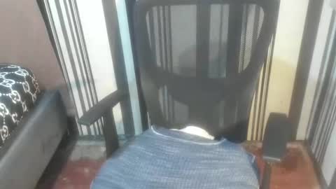 Snapshot of xxhotbodyforcumxx chatting on 11/14/25, 04:00 Coco online show from 11/14/25, 04:00