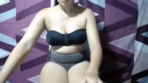 xxhott_ online show from 11/24/25, 12:38