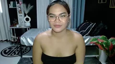Snapshot of xxkylie_smithxx chatting on 06/11/26, 02:53 Kylie Smith online show from 06/11/26, 02:53