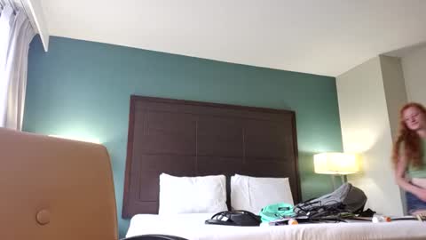 Snapshot of xxmariebliss chatting on 09/14/25, 10:42 xxmariebliss online show from 09/14/25, 10:42