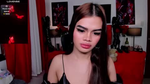 Snapshot of xxnaughty_angel chatting on 02/11/25, 08:26 Angel online show from 02/11/25, 08:26