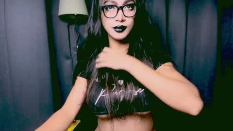 Snapshot of xxsexyandhotxx chatting on 12/03/24, 07:55 Lara online show from 12/03/24, 07:55