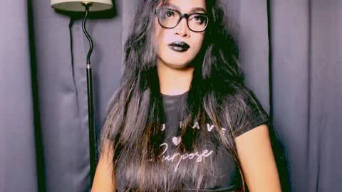 Snapshot of xxsexyandhotxx chatting on 12/03/24, 11:02 Lara online show from 12/03/24, 11:02