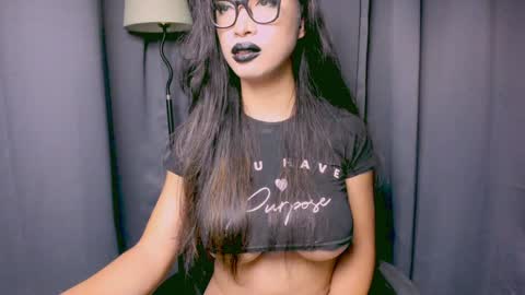 Snapshot of xxsexyandhotxx chatting on 12/04/24, 10:41 Lara online show from 12/04/24, 10:41