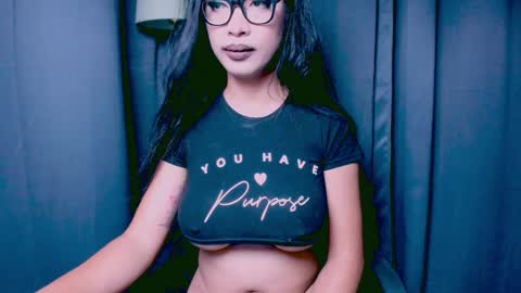 Snapshot of xxsexyandhotxx chatting on 12/05/24, 01:47 Lara online show from 12/05/24, 01:47