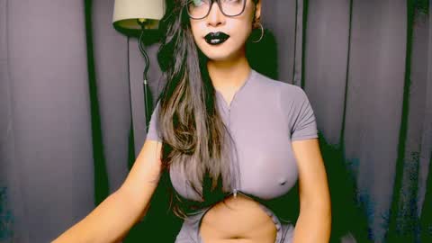 Snapshot of xxsexyandhotxx chatting on 12/27/24, 09:00 Lara online show from 12/27/24, 09:00