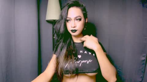 Snapshot of xxsexyandhotxx chatting on 01/02/25, 02:35 Lara online show from 01/02/25, 02:35