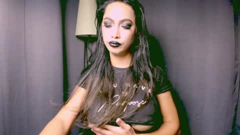 Snapshot of xxsexyandhotxx chatting on 01/04/25, 02:14 Lara online show from 01/04/25, 02:14