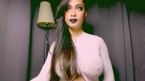 Snapshot of xxsexyandhotxx chatting on 01/23/25, 08:13 Lara online show from 01/23/25, 08:13