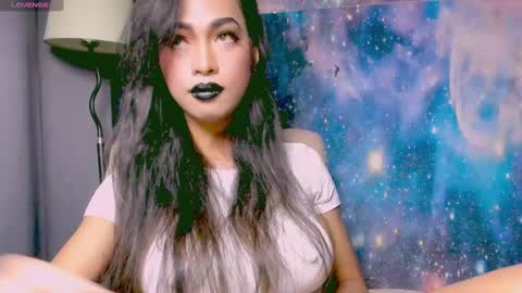 Snapshot of xxsexyandhotxx chatting on 02/17/25, 08:36 Lara online show from 02/17/25, 08:36